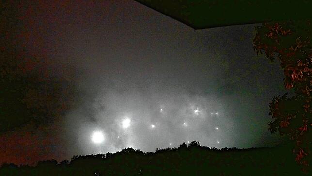 Bild 12: Waldshut: Großes Abschlussfeuerwerk auf der Chilbi 2025