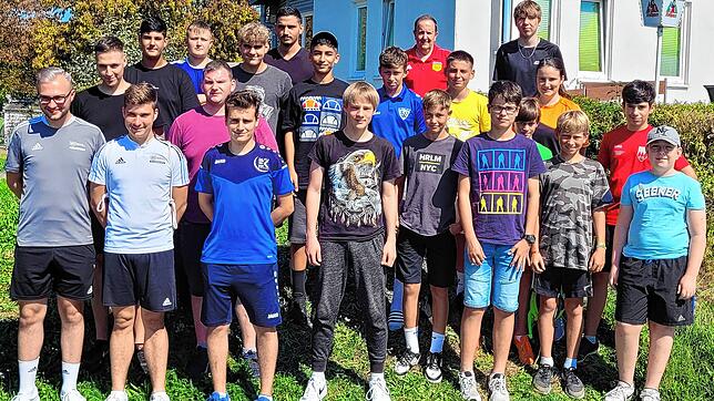 Jetzt geht&lsquo;s los: Die Schiedsrichter-Vereinigung Hochrhein hat in seinem Sommer-Lehrgang 24 junge Frauen und Männer zu ...