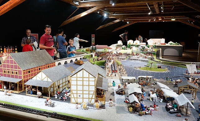 Das Archäologische Landesmuseum gibt es Dauerausstellungen, aber auch wechselnde Sonderausstellungen.