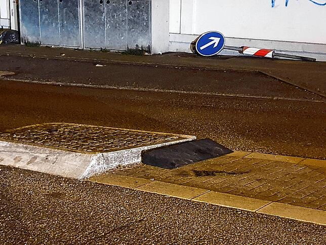 Bild 9: Mit Videos: Mit 300 Tonnen durch enge Straßen