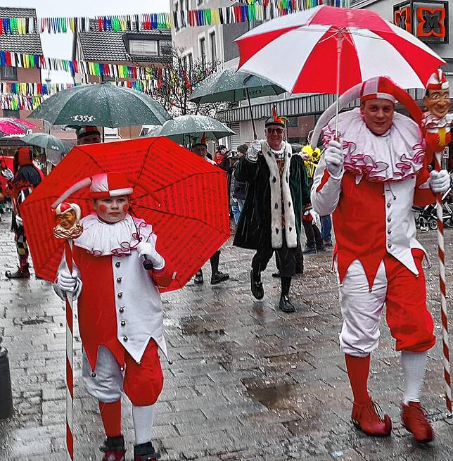 Die Stockacher Fasnacht ist nicht wie eine klassische Narrenzunft organisiert. Das Narrengericht fungiert zwar als oberstes Gremium aber ...