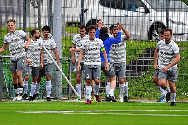 Bild 1: TuS Efringen-Kirchen erkämpft sich ein 3:3 gegen den VfB Waldshut &ndash; und wir haben Bilder!