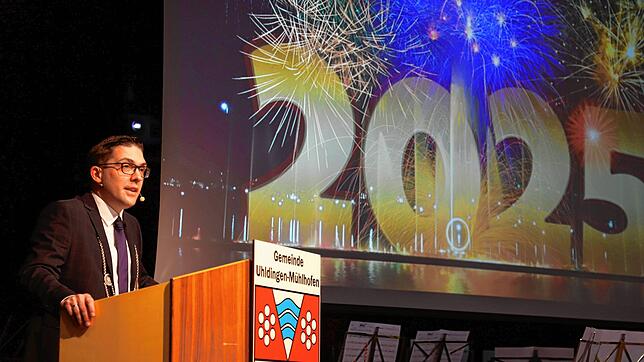 Bürgermeister Dominik Männle informierte beim Neujahrsempfang der Gemeinde Uhldingen-Mühlhofen im Welterbesaal über Vorhaben in der ...