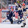 Die Schwenninger Wild Wings durften in Ingolstadt gleich viermal jubeln, wie hier Matt Puempel (rechts) bei seinem Treffer zum 1:0.