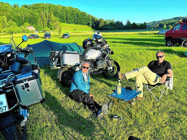 Stefan Pröck aus Mainz und Frank Brodbeck aus Kirchheim Teck haben beim Basecamp Bodensee ihr Zelt aufgeschlagen. Mit dem Motorrad kamen ...