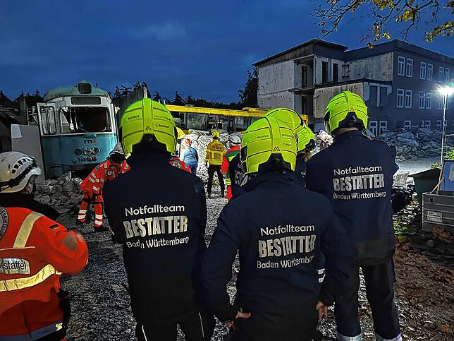 Ralf Homburger und andere Bestatter aus Baden-Württemberg haben an der Katastrophenübung Magnitude teilgenommen. Dabei wurde ein ...