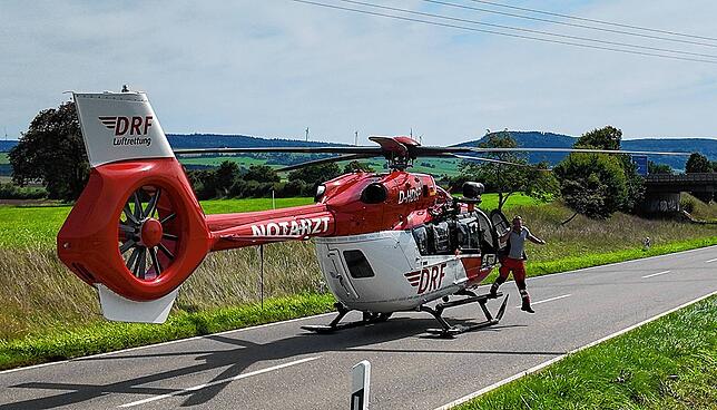 Ein Rettungshubschrauber steht am Sonntag, 7. September, auf der Riderman-Strecke.