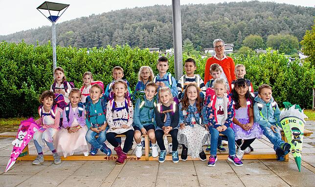18 Jungen und Mädchen wurden in die erste Klasse der Grundschule Eggingen eingschult. Klassenlehrerin ist Petra Reif-Hafner.