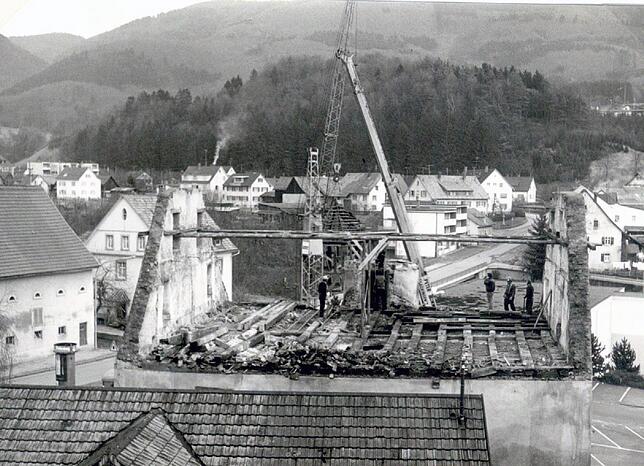 Das Gebäude musste komplett entkernt werden. Die Mauern hatten laut Architekt Tschirwitz keine Zusammenhalt mehr, allein ihr Gewicht ...