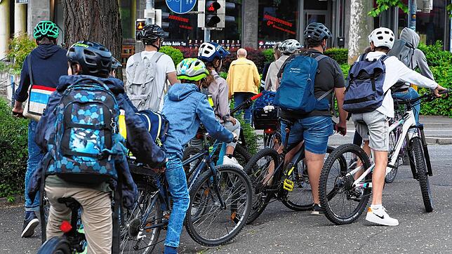Drangvolle Enge am Zähringerplatz: Die Kreuzung kann den Radverkehr schon lange nicht mehr richtig bewältigen. Das Dilemma dabei: Kleine ...