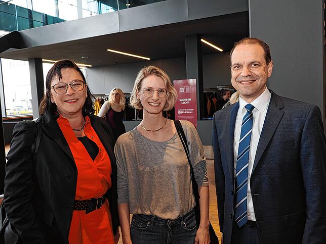Sabine Rein, Präsidentin der Konstanzer Hochschule für Technik, Wirtschaft und Gestaltung (HTWG), Pressesprecherin Janna Heine und ...