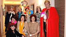 Ein Knaller ist die Wieberfasnet (hinten, von links): Daniela Hepting, Katrin Jehle, Andrea Burger, Tanja Stockburger, davor Martina ...