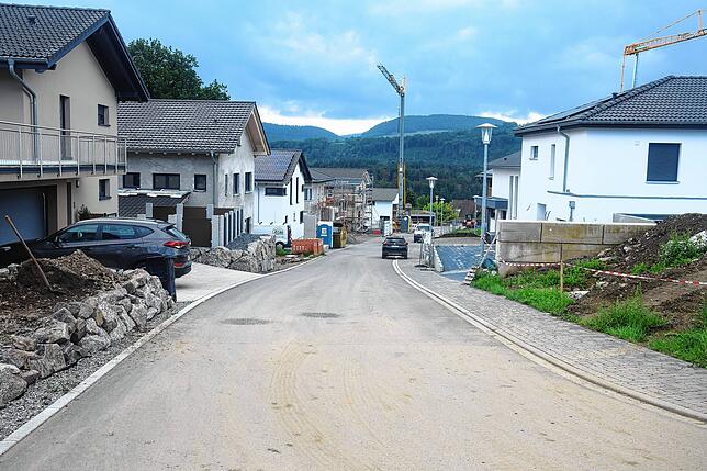 Inzwischen prägen zahlreiche Ein- und Zweifamilienhäuser das Neubaugebiet.