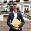 Seine Großmutter Maria Albietz war 1959 erste Frau im Wehrer Gemeinderat. Am 26. September 2025 hat Denis Schimak seine Bewerbung für ...