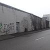 Der geplante Abriss dieses Gebäudes könnte erhebliche Probleme verursachen: Beim Straßenbau wurde die Mauer des Websaals 1 der Firma ...