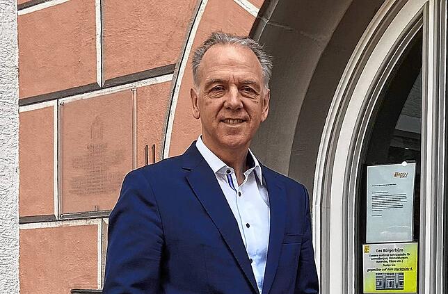 „Ich bedaure, dass die geplanten Windpark-Anlagen am Staufenberg nicht gebaut werden können.“Johannes Moser, Bürgermeister ...