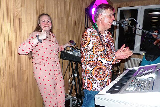 Bild 13: Wiiberfasnet 2025: Die besten Bilder der Hü-Ri-Frauen in Hürrlingen – Ein aufregendes Spektakel!