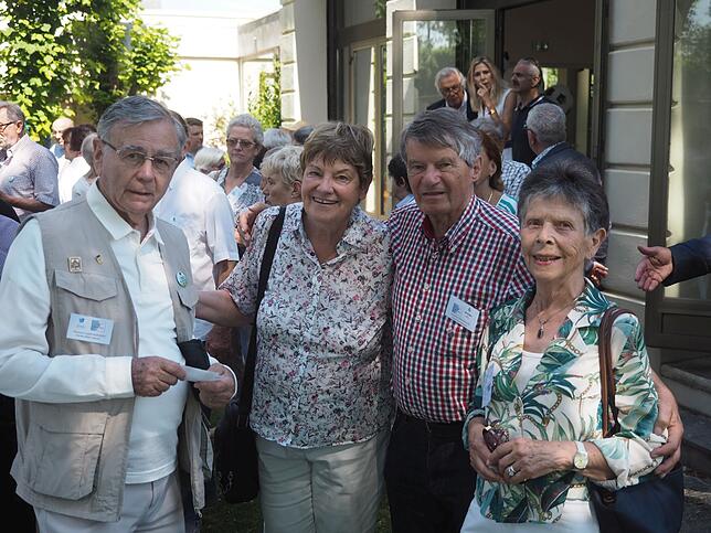 Von links Mr. Bergerie, einer der seit über 30 Jahren aktivsten Motoren in Chantilly für die Partnerschaft mit Überlingen, Ehepaar ...