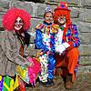 Eine lustige Clownfamilie: Die Rösslers sorgten für bunte Farbtupfer.