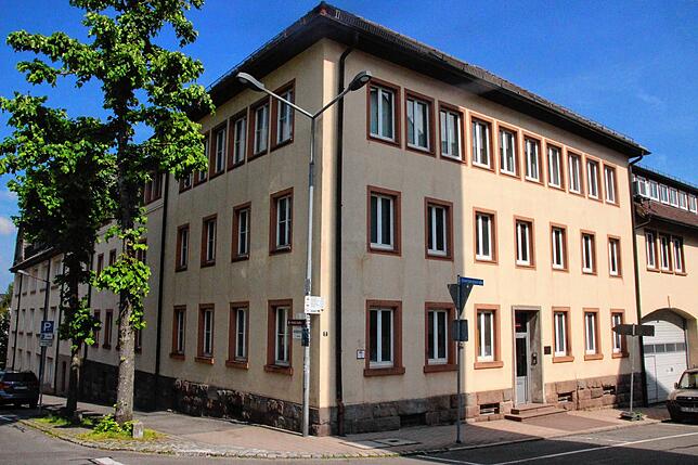Blick auf das Gebäude-Ensemble der Firma MB Bäuerle GmbH. Hier arbeiten noch etwa 60 Mitarbeiter.