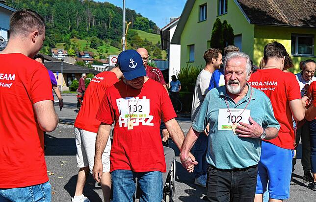 Bild 29: Die schönsten Momente des Hand-in-Hand-Laufs in Gurtweil
