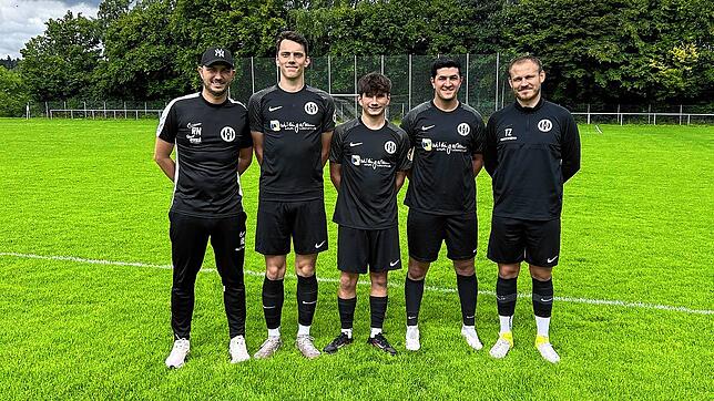 Die Neuzugänge und Trainer der SG Dauchingen/Weilersbach (von links): Cheftrainer Roman Neumann, Leon Schmidt (2. Mannschaft), Marcel ...