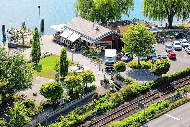 Diesen Ausblick hat man heutzutage vom Kirchturm aus: Im Mittelpunkt ist das Ristorante Riva, wie dieses Bild aus dem Jahr 2018 zeigt.
