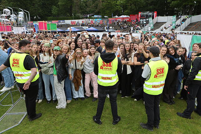 Bild 27: Zum Start des Campus-Festival kommen tausende Fans ins Bodenseestadion