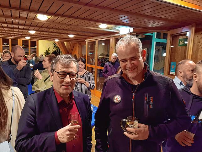 Anregende Gespräche unter Gemeinderäten: Hasan Ögütcü (links, seit 2024 im Amt) und Markus Löchle (bis 2024 im Amt).