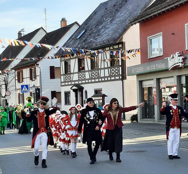 Bild 28: Bermatingen: Die Bilder-Highlights des ausgelassenen Umzugs und der Narrenolympiade!