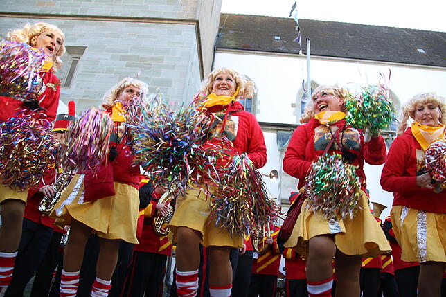 Bild 5: Die Girls von Cheerio Ratoldi geben den Groove auf dem Marktplatz vor