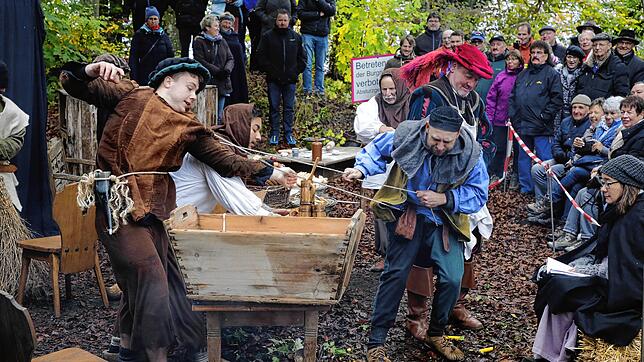 Das bekannte Martinispiel der Rielasinger Rattlinger-Zunft soll am und vor dem 11.11. gleich drei Mal aufgeführt werden, um möglichst ...