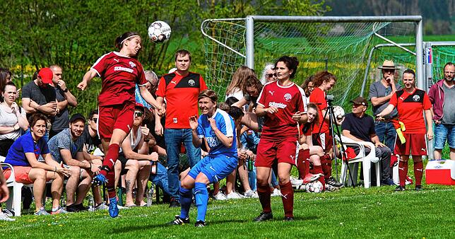 Unvergessen: Im April 2019 stand Tiziana Di Feo (rechts) mit dem FC Hochrhein im Pokal-Halbfinale, hatte den damaligen Regionalligisten ...
