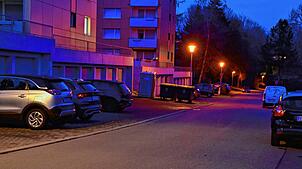 Ein Straßenzug in St. Georgen in der Dämmerung (Symbolbild). Autofahrer haben verstärkt Sorge, dass ihre Fahrzeuge auch von unbekannten ...