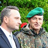 Oberst Albrecht Katz-Kupke und der CDU-Bundestagsabgeordnete Volker Mayer-Lay hielten die Festansprachen.