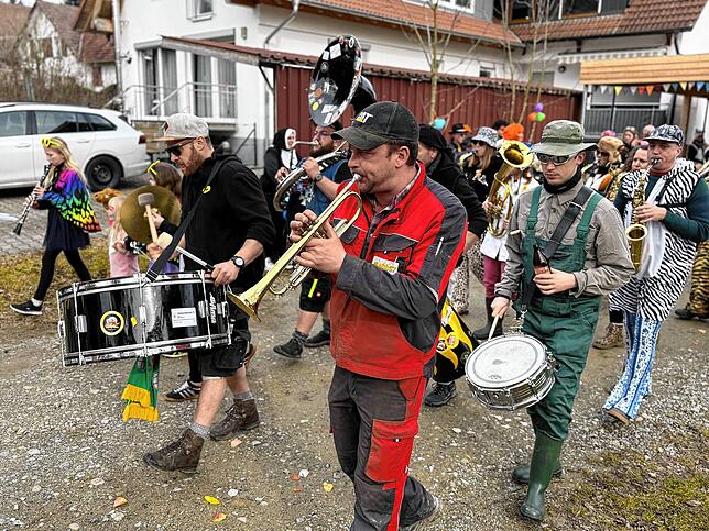 Bild 28: Fasnet in Lellwangen: 220 Narren feiern mit Musik und Freude -  hier die Bilder!