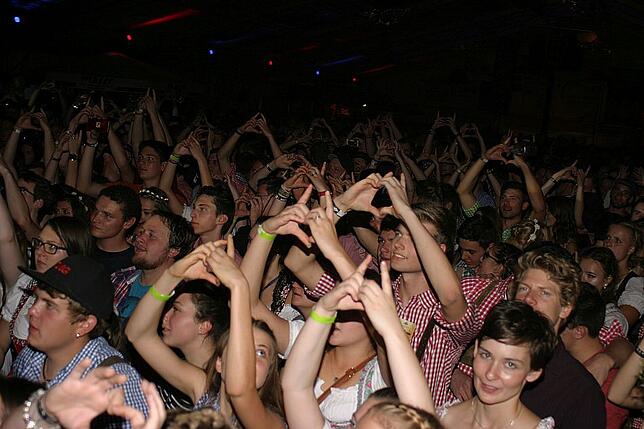 Bild 1: Bilder: Erntedankfest in Weiler startet mit einer großen Party