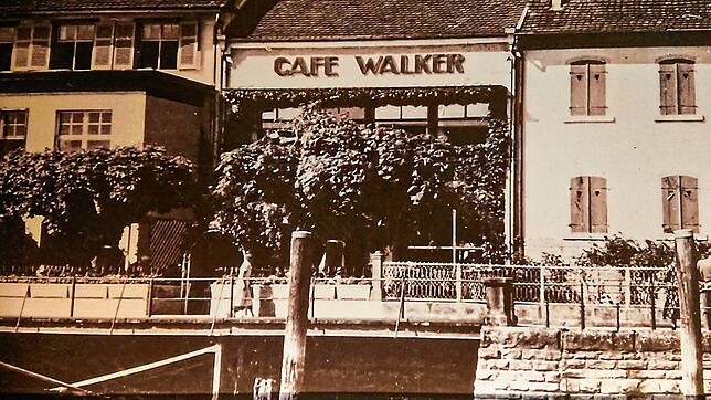 Das Café Walker in den 1960er Jahren. Davor war damals noch das Löwenbrückle. In den 1970er Jahren wurde die Promenade verbreitert und ...