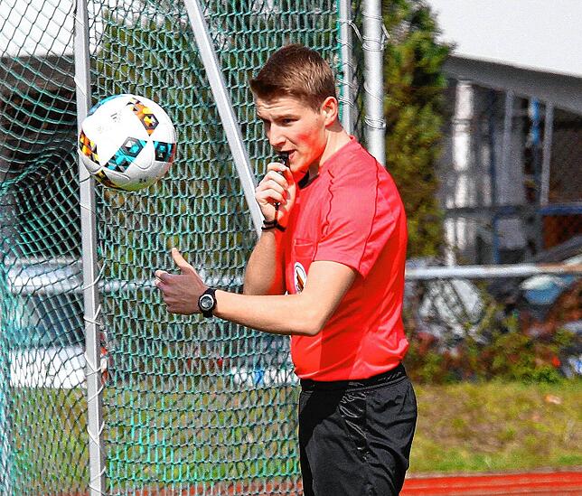 An der Linie: Jonas Brombacher vom FC Wittlingen ist einer der beiden Assistenten von Hafes Gerspacher beim Pokalfinale am Samstag in Lahr.