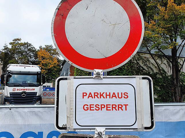 Gesperrt, keine freien Plätze im Parkhaus Stadtmitte.