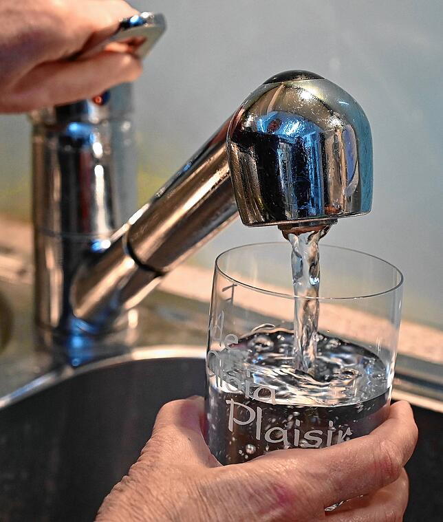 Es ist selbstverständlich für uns: Wir drehen den Hahn auf und es kommt sauberes Trinkwasser. Aber aufhorchen ließ am Donnerstag eine ...