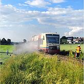 Rauchentwicklung außerhalb der Biberbahn, nach dem in der Übung gestellten Zusammenstoß mit einem Traktor.