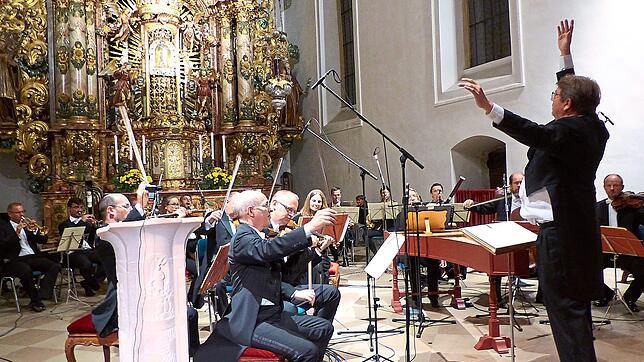 Mit viel Begeisterung musiziert das Barockensemble der Wiener Symphoniker stets unter der Leitung von Dirigent Christian Birnbaum in der ...