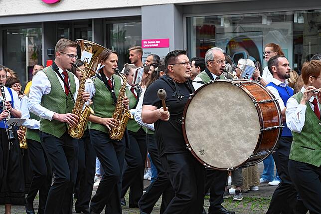 Bild 10: So schön ist das bunte Treiben am Chilbi-Festumzug (Teil 1)