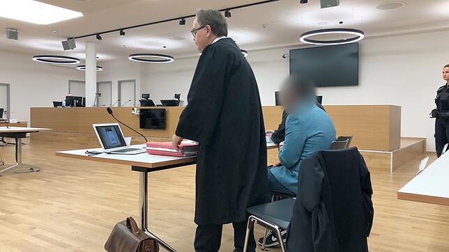 Es gibt neue Ermittlungsergebnisse - deshalb dauert der Prozess länger als geplant.