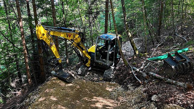 Im steilen Gelände des Waldstücks zwischen dem ehemaligen Soldatenheim und dem Schützenhaus haben die Baumaschinen mit dem Bau des ...
