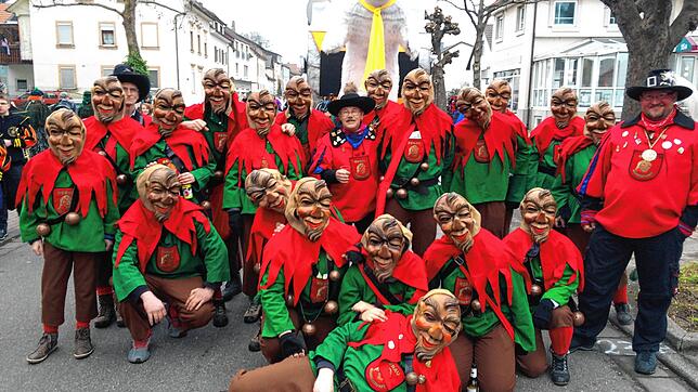 Die Berauer Narrenzunft Wurzelsepp beim Narrentreffen in Herbolzheim im Jahr 2019.