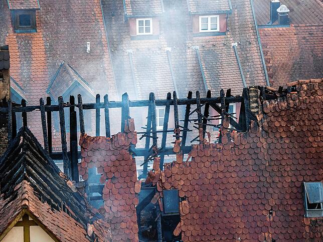Bild 18: Nach dem Großbrand in Konstanz: Der Einsatz geht in seine zweite Nacht