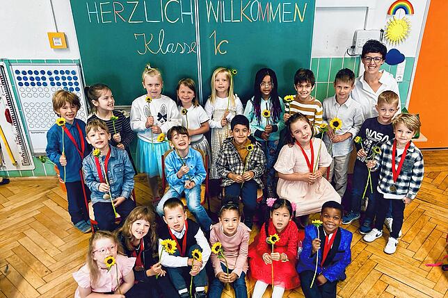 Klassenlehrerin Elisabeth Ruf begleitet diese Mädchen und Buben in einer neuen Lebensphase.