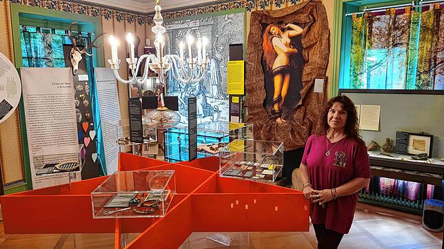 Wicca Meier-Spring ist Hexenforscherin und Kuratorin des Hexenmuseums Schweiz im mittelalterlichen Schloss Liebegg bei Gränichen im ...